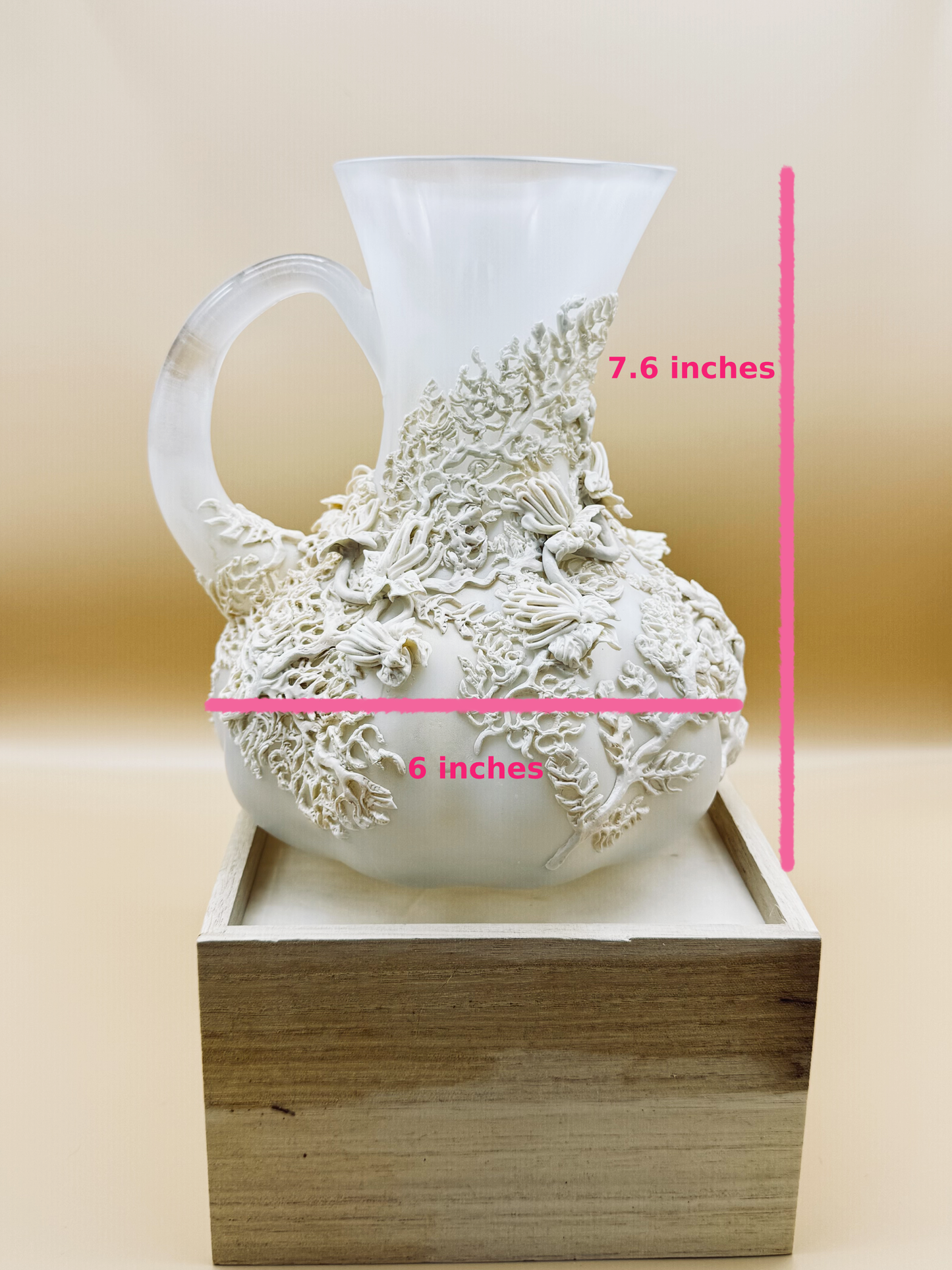 Quiet Bloom – Sculpted Glass Vase in Creamy Gold