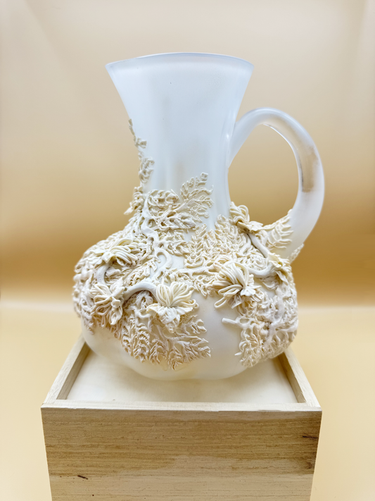 Quiet Bloom – Sculpted Glass Vase in Creamy Gold